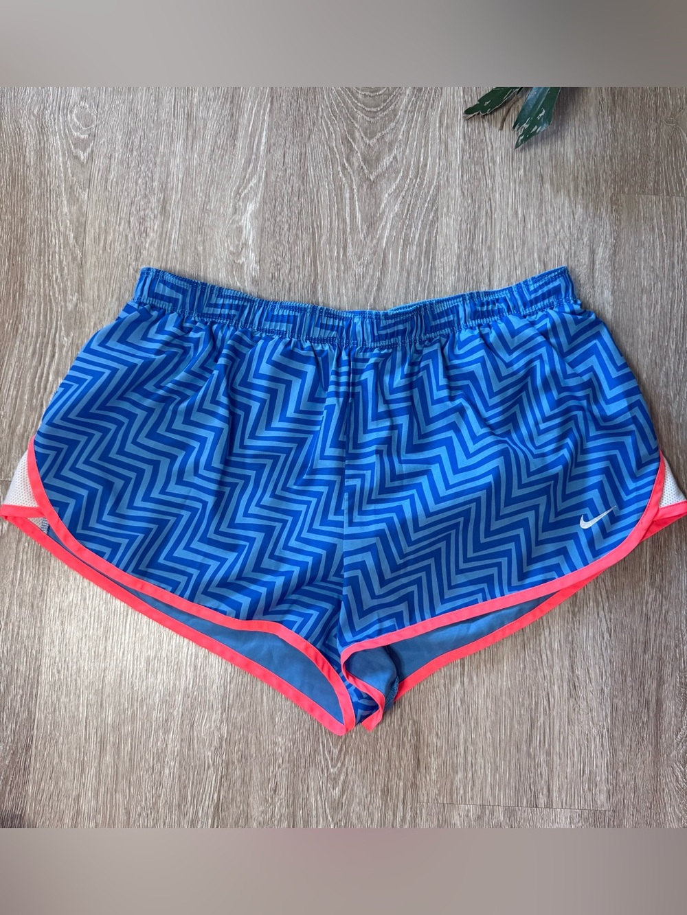 Nike Dri-FIT Blue Chevron Running Shorts – Women’s Medium – Neon Pink Trim